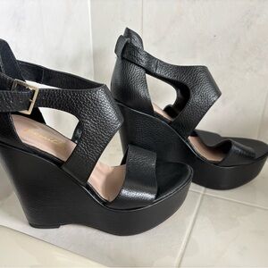 Chic Black Wedge Shoes with Strappy Design